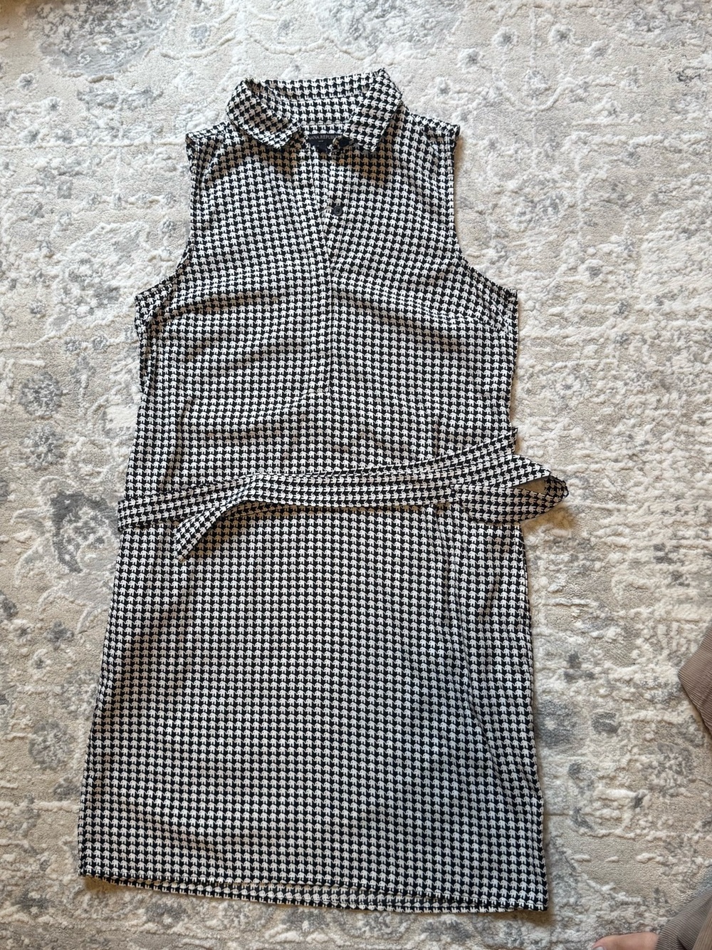 Banana Republic Black and White Houndstooth Sleeveless Midi Dress